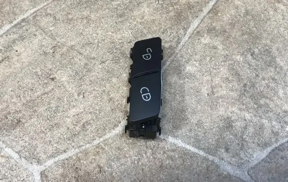 Mercedes-Benz CLS C218 X218 Central locking switch button A2049058502