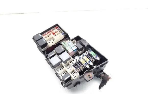 Ford Focus Fuse module 9M5T14A067CA 5B0W80107