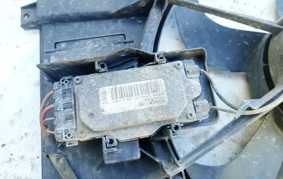 Volkswagen Golf VI Coolant fan relay 1137328616