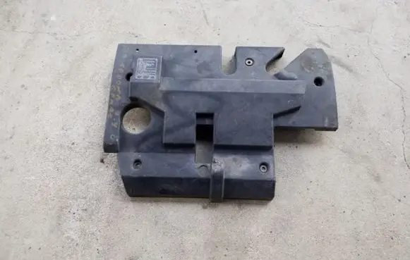 KIA Sedona Engine cover (trim)