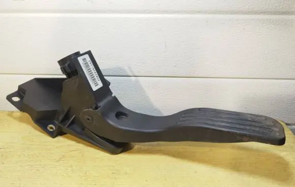 Ford Mondeo Mk III Accelerator throttle pedal 2S719F836CA 509500000027