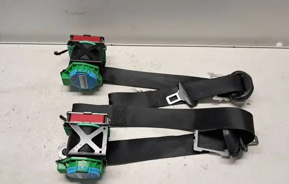 Mercedes-Benz CLC CL203 Front seatbelt A2038601586 A2038601986