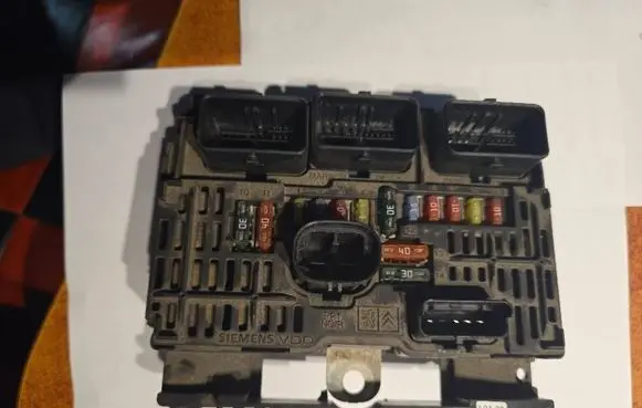 Citroen C4 I Fuse box set L0400
