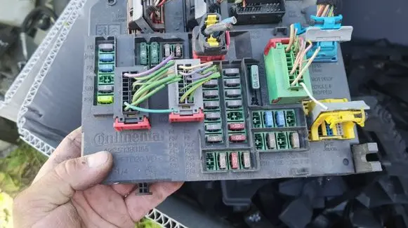 Peugeot 508 RXH Fuse module 9665547580 S180121004G BSIQ0400