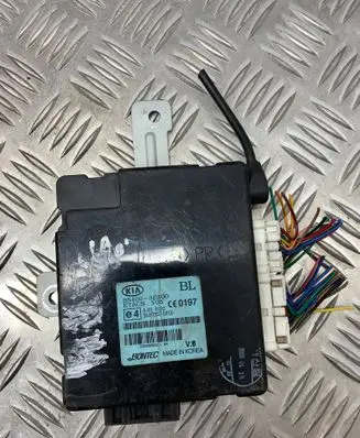 KIA Sorento Door central lock control unit/module 954003E300 A000193 S309800211