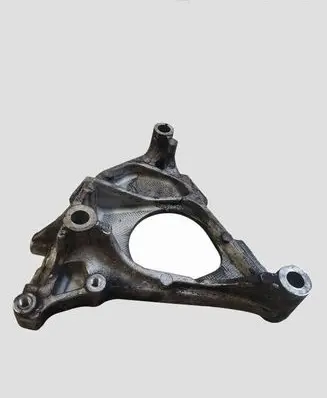 Nissan X-Trail T30 Engine mounting bracket