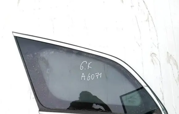 Toyota Avensis T270 Rear side window