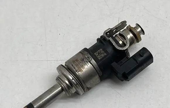 Porsche Macan (95B) Fuel injector 94611012830