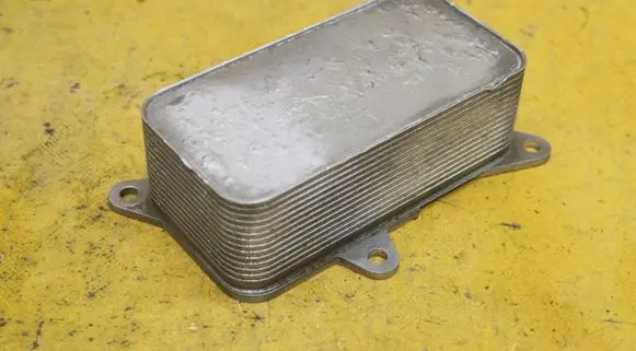 Audi Q7 4L Engine oil radiator 