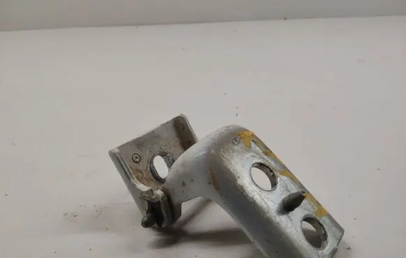 Citroen Berlingo Front door lower hinge 