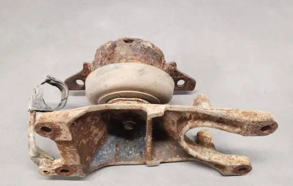Lexus GX J120 Engine mount bracket