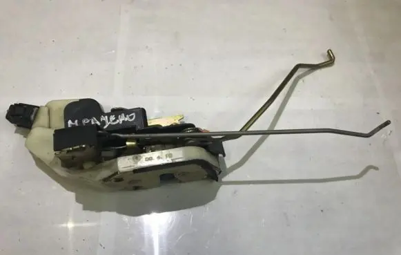Mitsubishi Pajero Front door lock