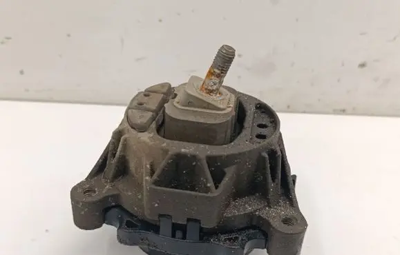 BMW 2 F22 F23 Engine mount bracket 6787659