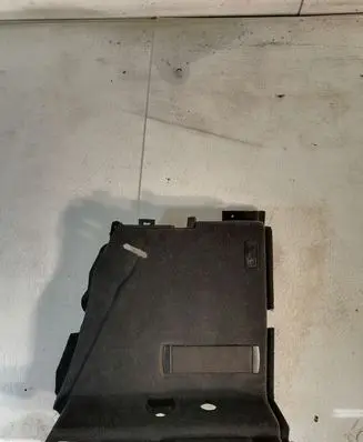 Trunk/boot lower side trim panel
