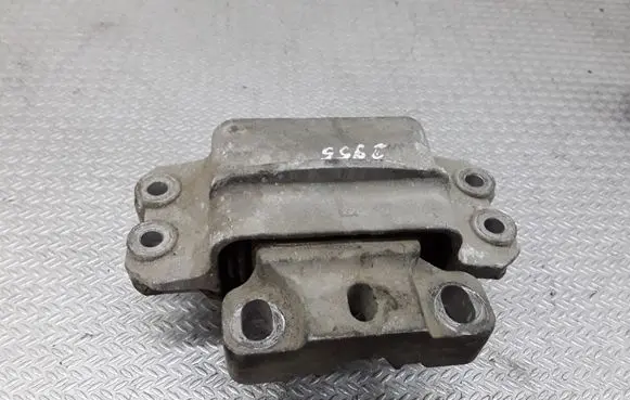 Volkswagen Caddy Engine mount bracket