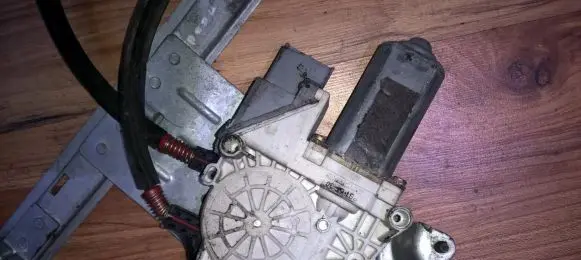 Citroen Xsara Picasso Front door window regulator motor 9700105129500 9700-105129-500