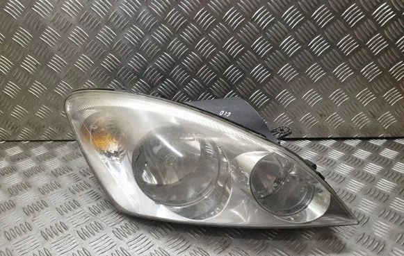 KIA Ceed Headlight/headlamp 921021H000