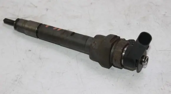 BMW 3 E90 E91 Fuel injector 7798446