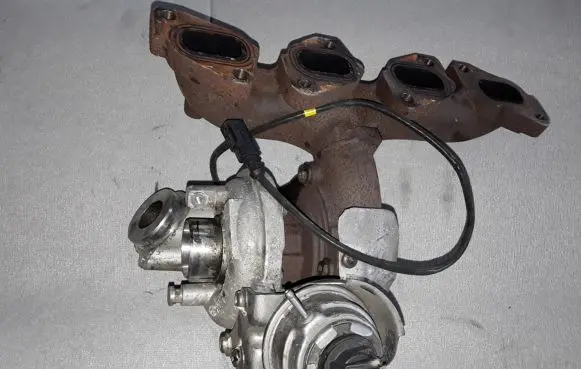Audi Q3 8U Turbo 03L253010F
