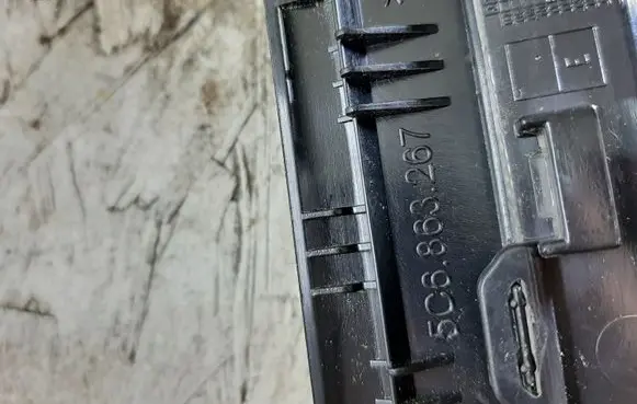 Volkswagen Jetta VI Third/center stoplight 5C6863267