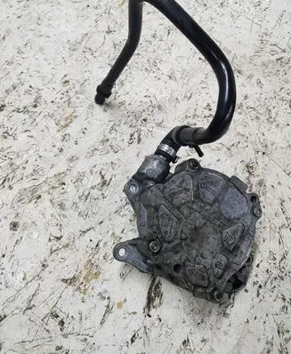 Audi A4 S4 B8 8K Vacuum pump 03L145100