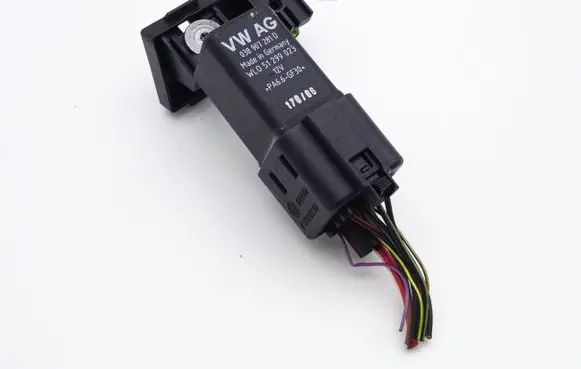Volkswagen Golf V Glow plug pre-heat relay 038907281D