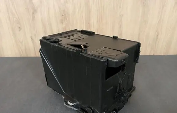 Citroen DS5 Battery box tray 9689002180