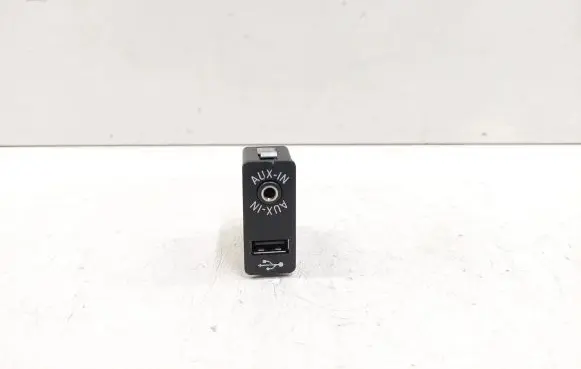 BMW 5 F10 F11 AUX in-socket connector 8410923765301 84109237653 9237653