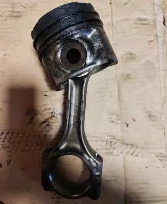 Toyota RAV 4 (XA30) Piston with connecting rod