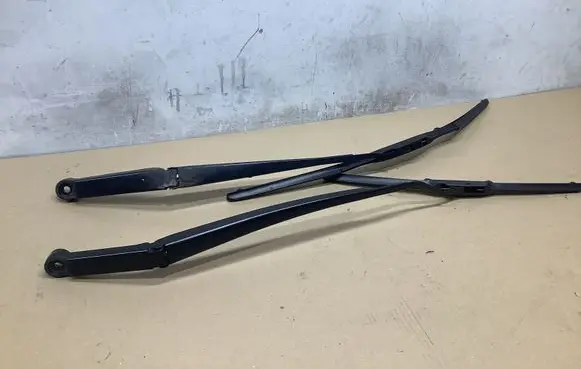 Lexus ES VII XZ10 Front wiper blade arm 70827432