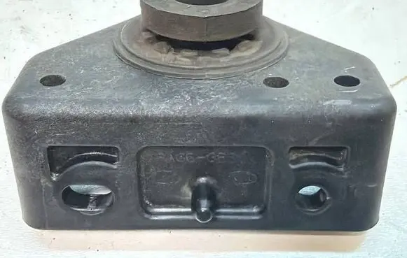 Hyundai Tucson TL Radiator mount bracket