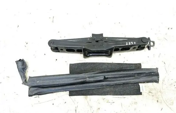 Jeep Wrangler Tool set 68237104AA
