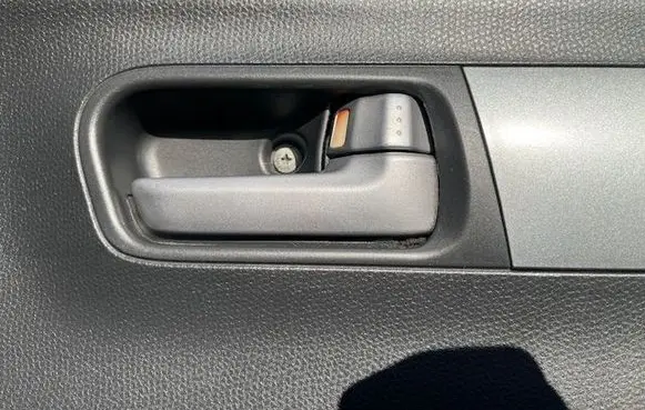Suzuki Swift I Front door interior handle 