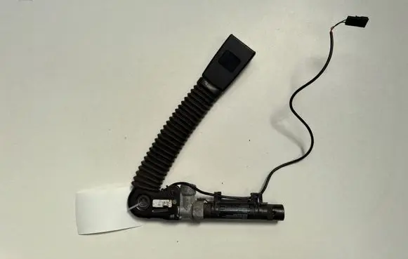 BMW 5 E60 E61 Front seatbelt buckle 7065848