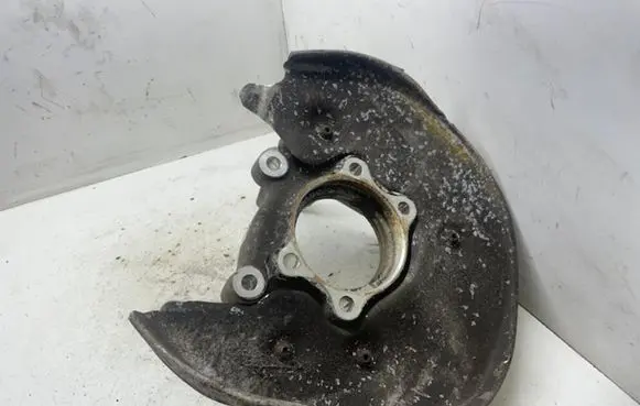 Rear wheel hub spindle/knuckle
