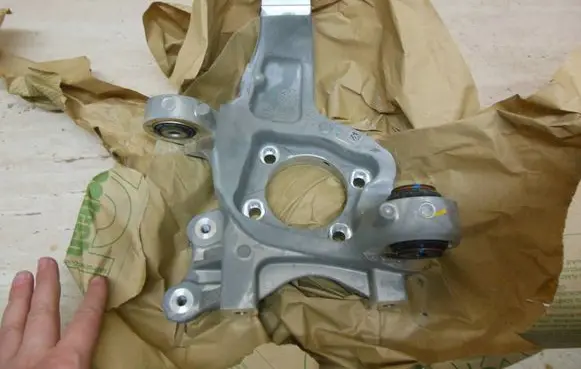 Alfa Romeo Giulia Rear wheel hub spindle/knuckle 68315109AA