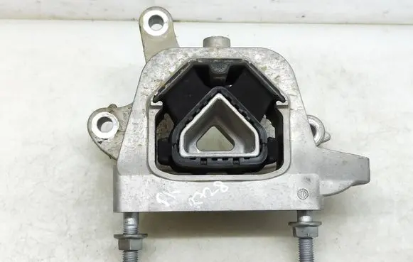 Peugeot Partner III Engine mount bracket V105030101