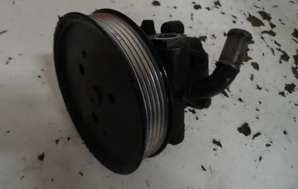 Audi Q7 4L Power steering pump 7L8422154
