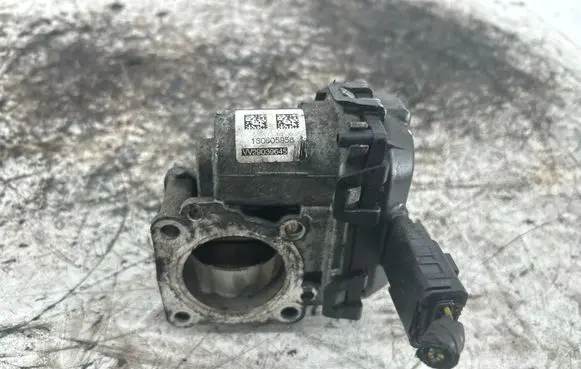 Ford Focus Throttle body valve 9807238580