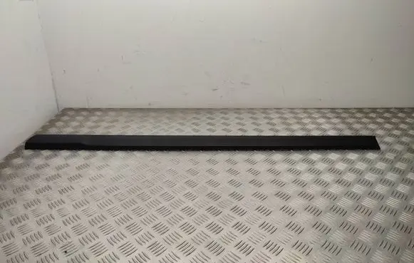 Volkswagen Scirocco Front door trim (molding) 1K8854939