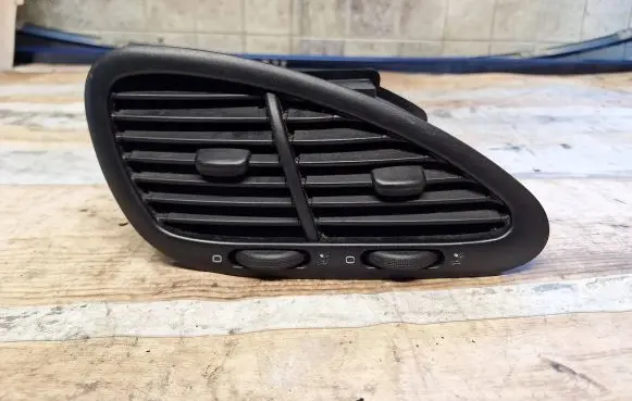 Seat Alhambra (Mk1) Dash center air vent grill 7M1819728E R66ZA