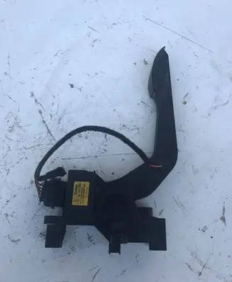 Iveco Daily 4th gen Accelerator throttle pedal 504061735