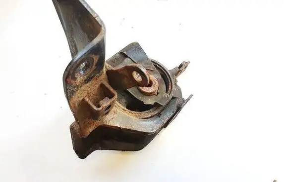 Engine mount bracket