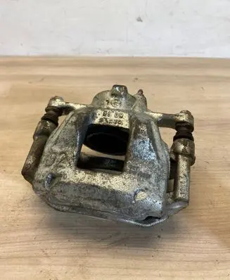 Toyota Auris E180 Front brake caliper