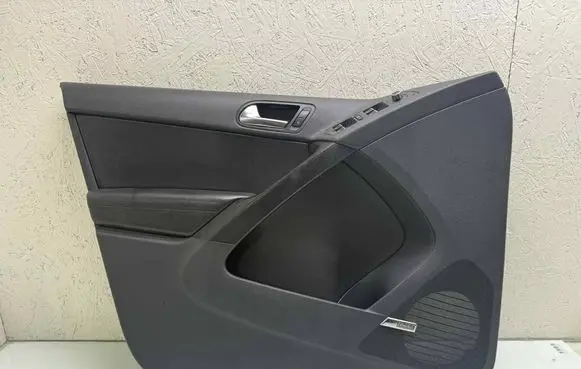 Volkswagen Tiguan Front door card panel trim 5N0867011
