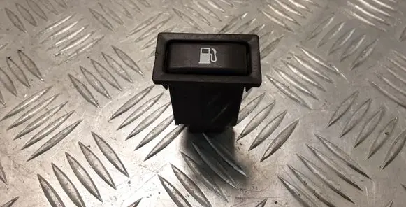 Mercedes-Benz C W203 Fuel tank opening switch 156795 5660L3D