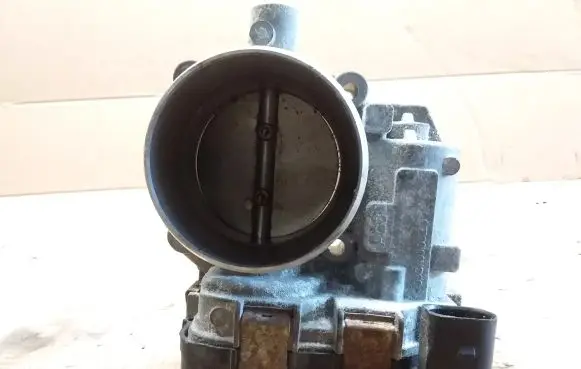Volkswagen Golf V Throttle valve 03C133062D