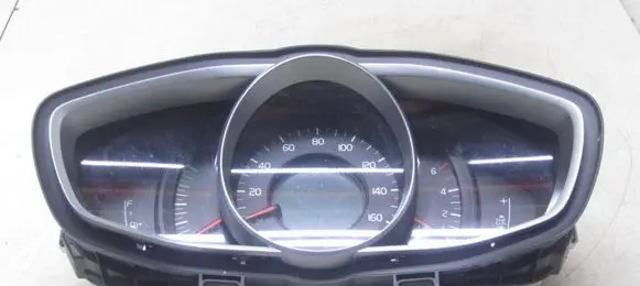 Volvo V40 Speedometer (instrument cluster) P31412877
