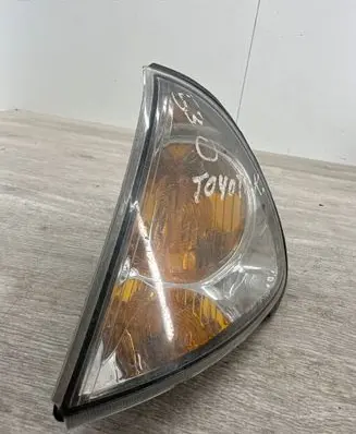 Toyota Avensis Verso Front indicator light 185820B