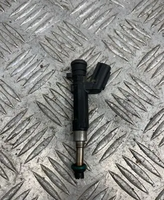 Nissan Juke I F15 Fuel injector 